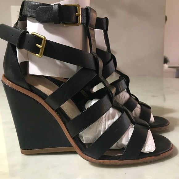 Pour La Victoire Shoes - Lambskin wedge sandals size 7.5